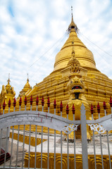 Fototapeta premium Golden Pagodata and Signha