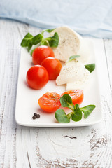 Cherry tomatoes with mozzarella