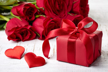 Fototapeta na wymiar Gift box and roses