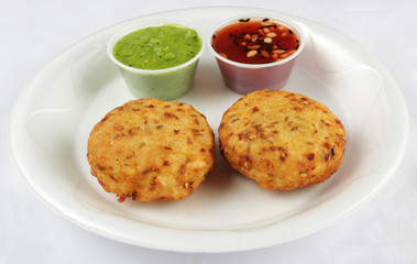 tikki and mint chutney combo