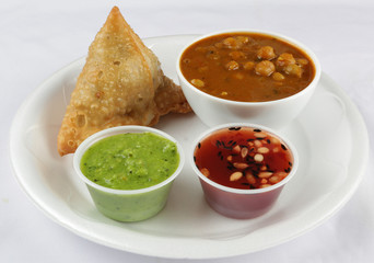 samosa with chickpeas combo