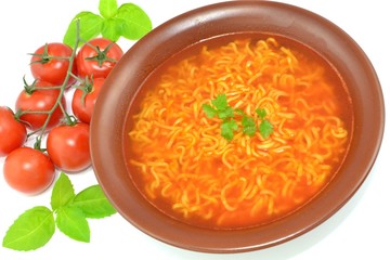 zupa pomidorowa z makaronem