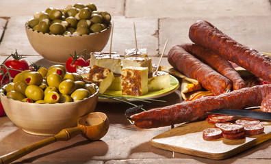 Olives et chorizo