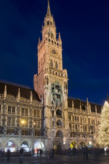 Fototapeta na wymiar The New Town Hall of Munich by night