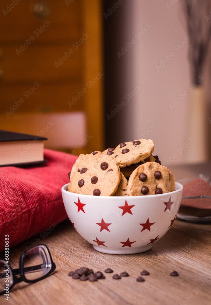 Wall mural Chocolate chip cookies and milk on wood background