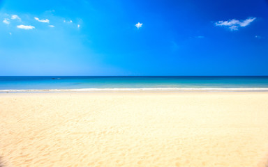 Fototapeta na wymiar White beach, sea and blue sky
