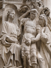 Fototapeta na wymiar Ozdobny kapitał kolumna w Pałacu Dożów w Wenecji