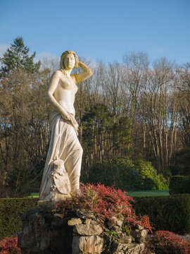 Venus-like sculpture