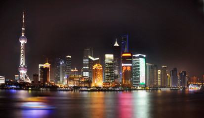 Fototapeta na wymiar Shanghai skyline by night