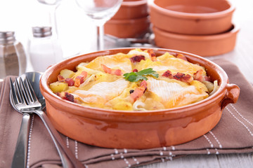 baked potato with cheese and bacon, tartiflette