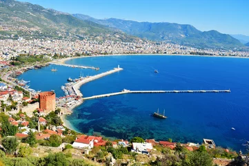Abwaschbare Fototapete Turkei Blick auf den Hafen von Alanya von der Halbinsel Alanya. Türkische Riviera