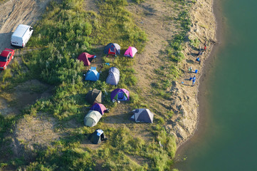 camping au bord d'un lac