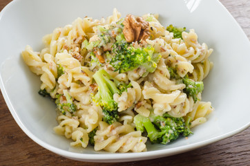 Pasta with broccoli and walnuts
