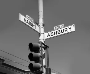 Selbstklebende Fototapeten San Francisco Haight Ashbury street sign junction California © lunamarina