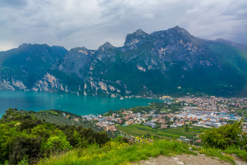 Fototapeta na wymiar Lake Garda panorma view