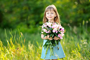 Fototapeta premium portrait of little girl outdoors in summer