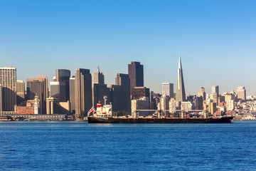 Obraz na płótnie Canvas San Francisco skyline in California from Treasure Island