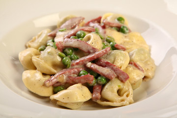 Tortellini with ham and peas