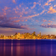 Naklejka premium San Francisco sunset skyline California bay water reflection