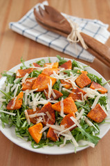 Rucola Salat mit Kürbis und Parmesan