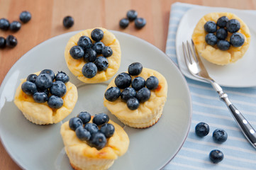 Käsekuchen Muffins mit Heidelbeeren