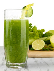 Fototapeta premium Glass of green vegetable juice and vegetables