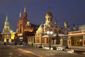 Fototapeta na wymiar Rosja. Moskwa zimą. Katedra Matki Bożej Kazańskiej.