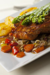 Steak vom Grill mit Spargel
