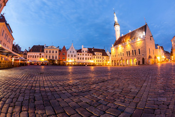 Fototapeta premium Tallinn Main Square with Town Hall