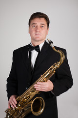 Obraz premium Saxophonist with a saxophone