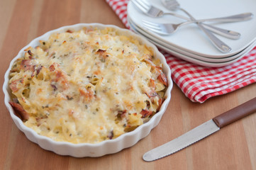 Überbackene Schinkenfleckerl