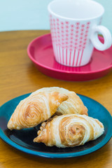 Curry puff and  a cup