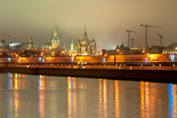 Fototapeta na wymiar Moscow Kremlin and river at night