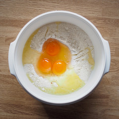 Eier und Mehl