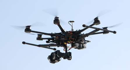 drone in volo.