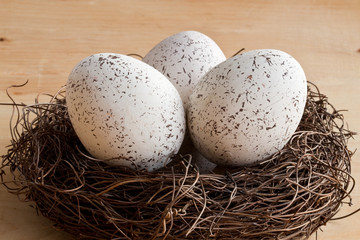 Osternest und drei Eier