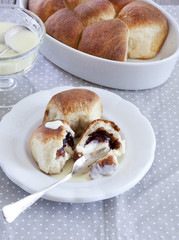 buchteln mit Vanillesauce