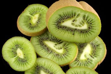 Fototapeta premium slices of kiwi on black background