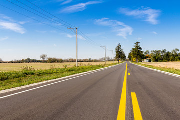 Fototapeta na wymiar Droga asfaltowa z Horizont kraju