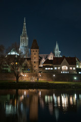 Obraz premium Skyline of German City Ulm with Cathedral (Münster) at night