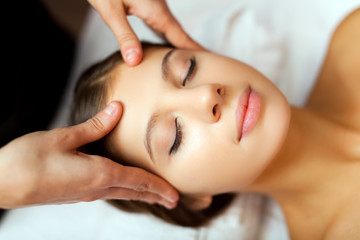 Obraz na płótnie Canvas Woman enjoing a facial massage