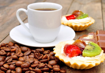 coffee with fruit baskets on a wooden table