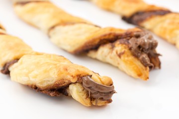 torciglioni di pasta sfoglia al cioccolato