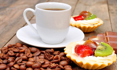 coffee with fruit baskets on a wooden table