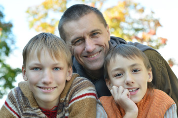 Fototapeta premium Happy family in the autumn park