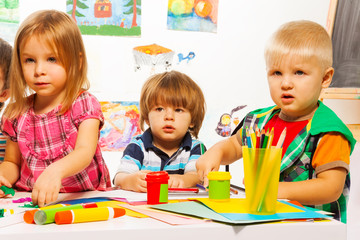 Fototapeta premium Boys and girls painting