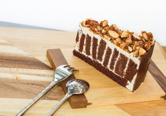 crispy almond chocolate cake