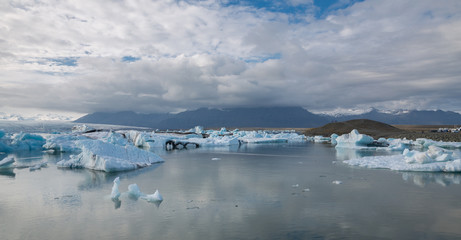 Fototapeta na wymiar blue icebergs floating