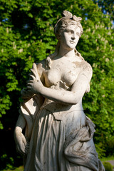 Fototapeta na wymiar Statue im Schlosspark