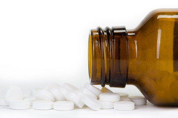 Tablettenfläschchen mit Medikamenten